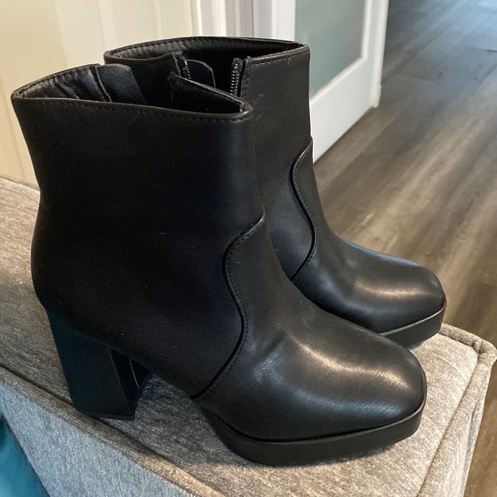Women black heel boots